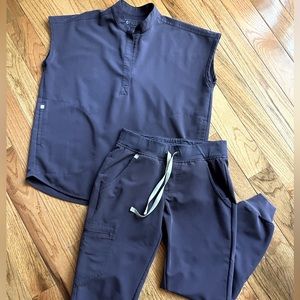 figs Rafeala top XS, Zamora jogger XSP dark purple/grape